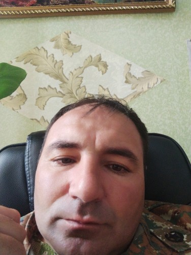 Vaxtang, 35, Gyumri