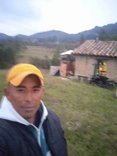 César, 34, Bogota