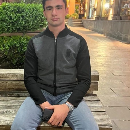 Robert, 20, Yerevan