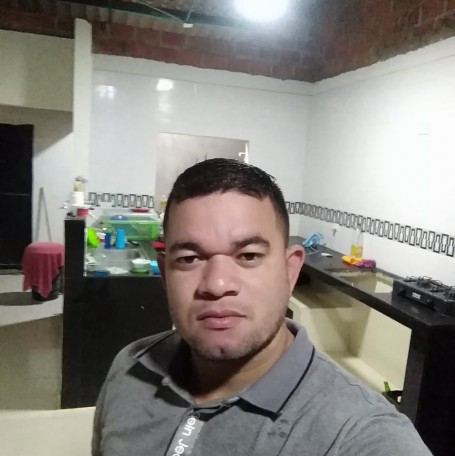 Carlos, 31, Curumani