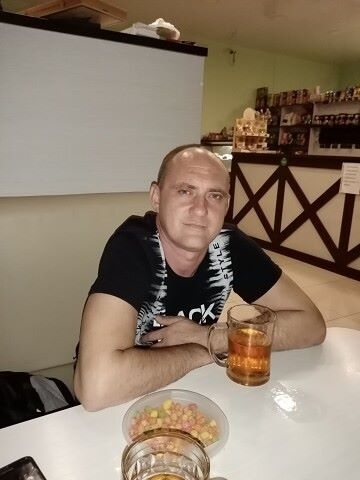 Alex, 40, Novopokrovskaya