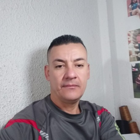 Luis, 45, Bogota