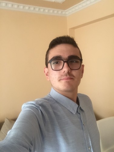 Ozan, 18, Ankara