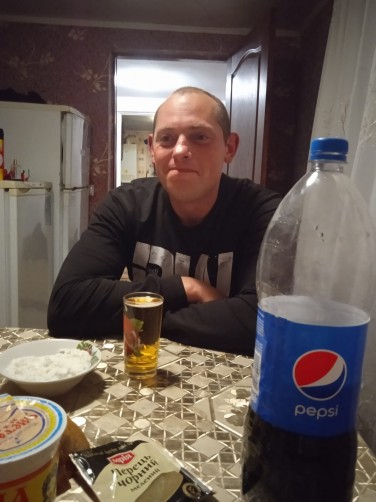 Саша, 37, Cherkasy