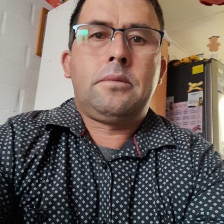 Isaias, 42, Angol