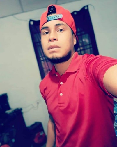 Roberto, 24, Panama City