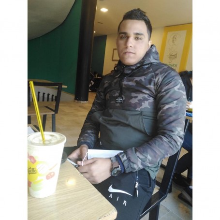 Firas, 23, Kairouan