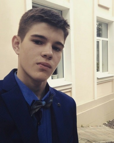 Олег, 18, Dnipro