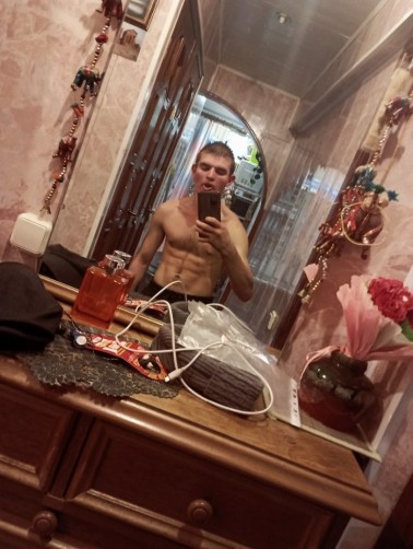 Дмитрий, 22, Maladzyechna