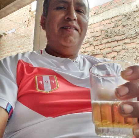 Carlos, 43, Trujillo