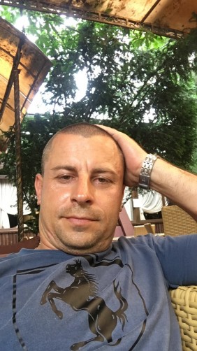 Sergey, 43, London Colney