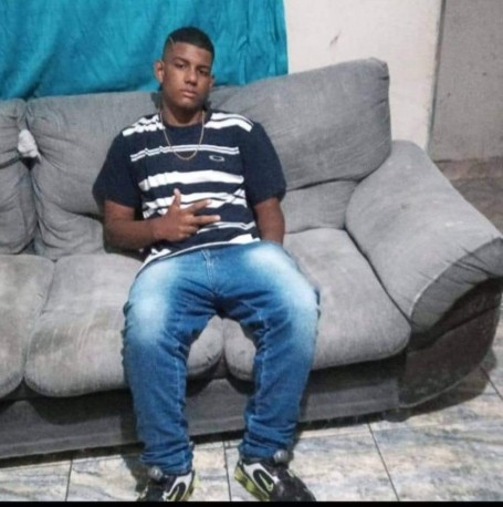 Carlos, 18, Sao Sebastiao