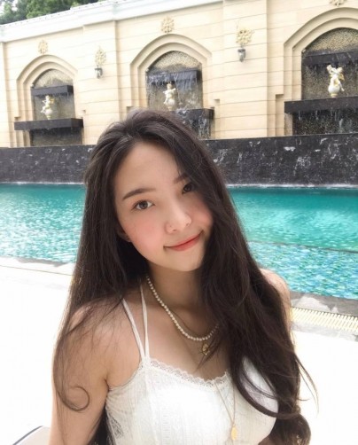 Ry, 26, Singapore