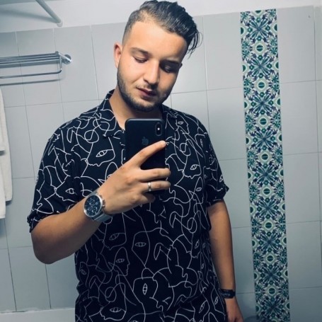 Oussema, 20, Tunis
