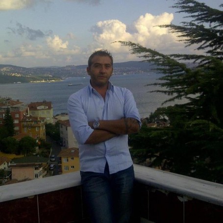 Cagdas, 45, Istanbul