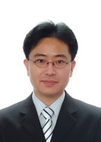 Yong Woon, 50, Seoul