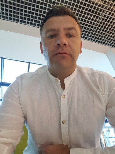 Sergiu, 41, London