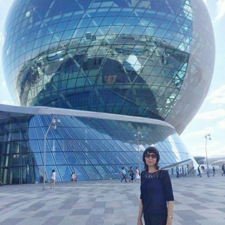 Gul, 42, Astana