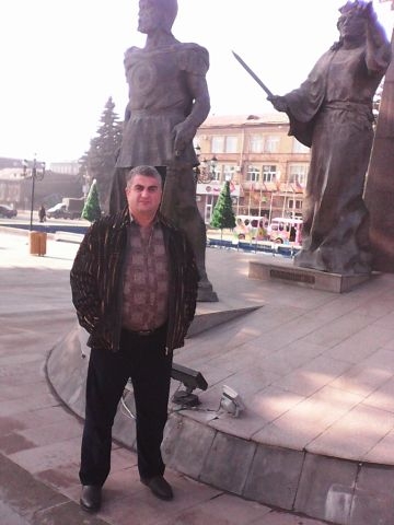 ARTYOM, 52, Gyumri