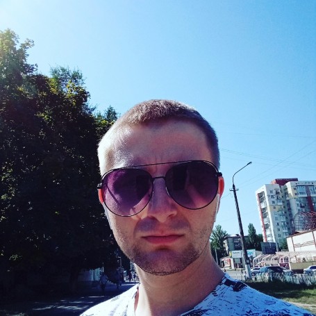 Denis, 28, Luhansk